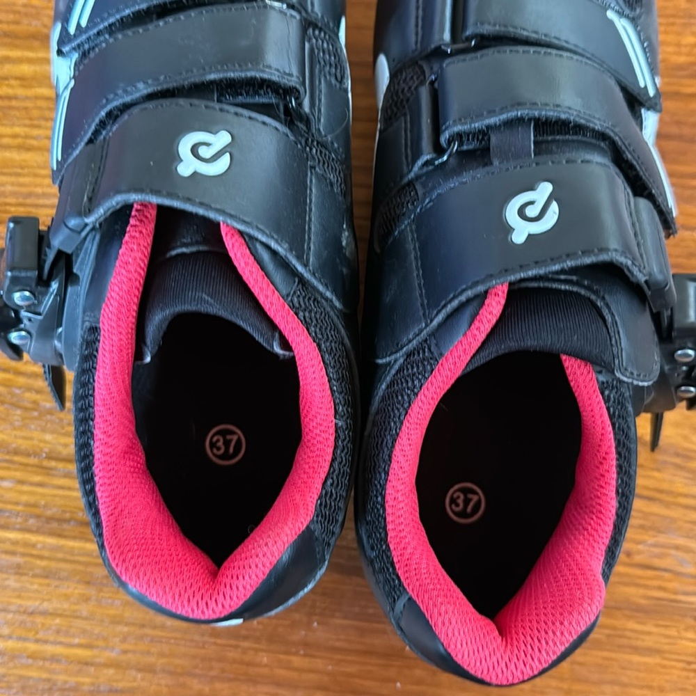 Like new women’s 6 peloton shoes